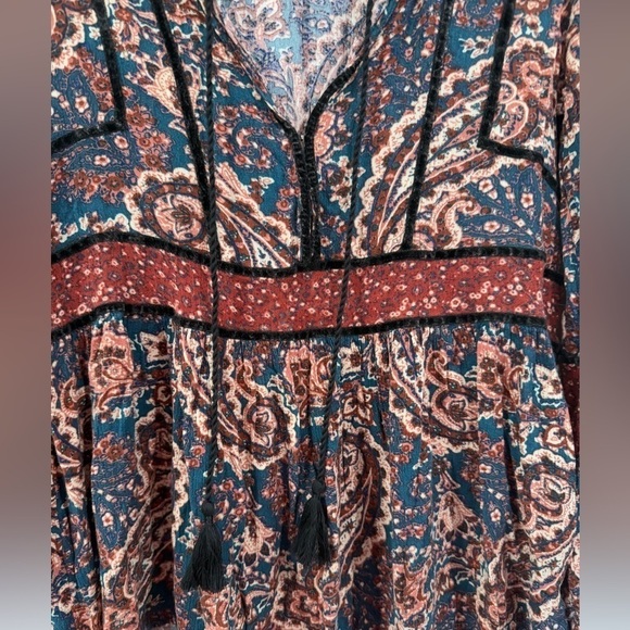 American Eagle Paisley Long Bell Sleeve Velvet Trim‎ Blouse Multicolor Size XS - Picture 8 of 9